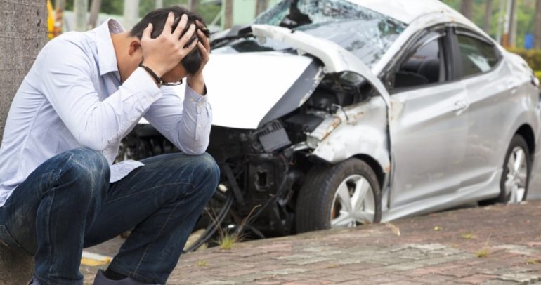 ماذا يجب أن أفعل بعد وقوع حادث سيارة؟